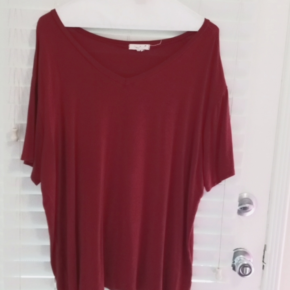Paper Plane 1x burgundy tee, good condition